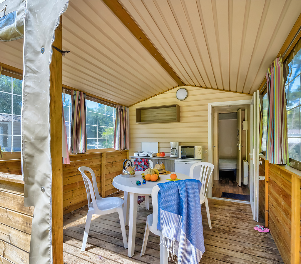 cabane nature entre mobil home et tente