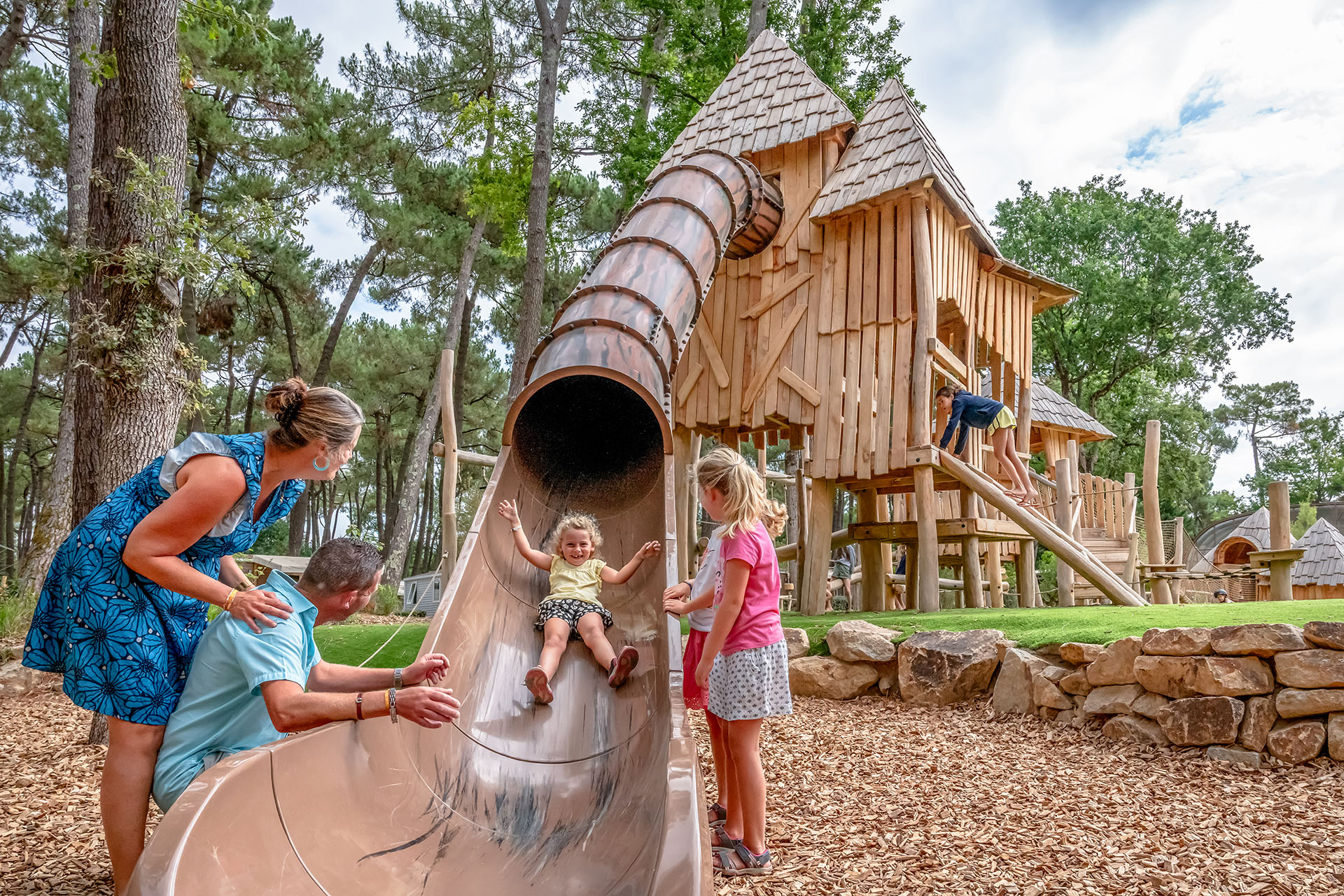 l aire de jeux pour vos enfants adaptee aux petits et aux grands