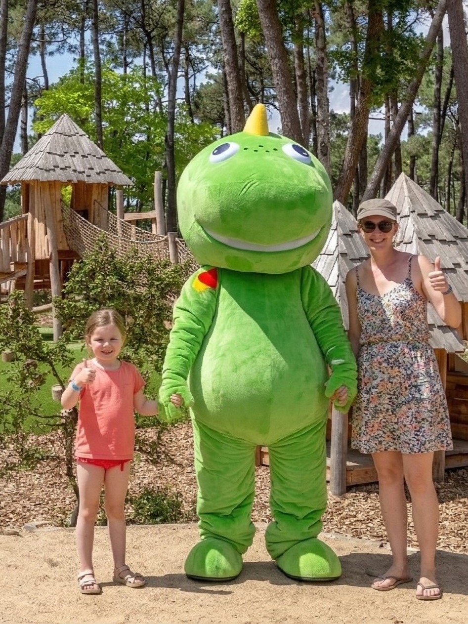 mascotte dino aire de jeux